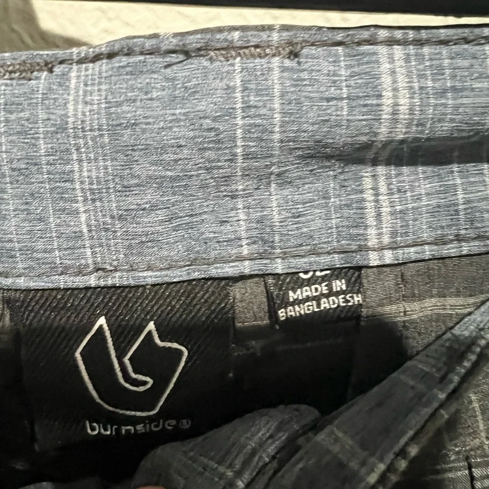 Men's Gray Striped  Shorts Burnside Size 32 Stretch EUC Zipper Pocket